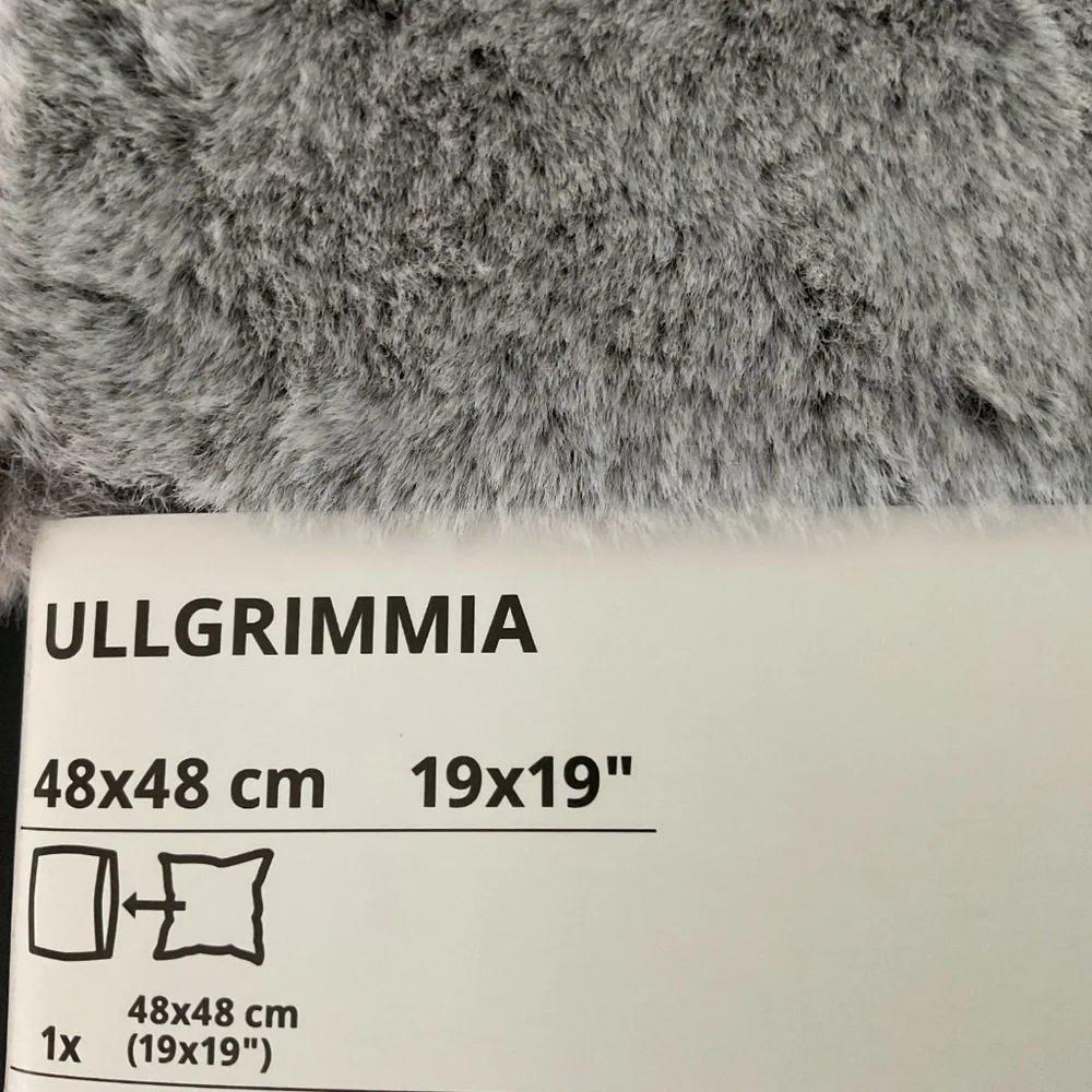 NWT Set of 2 IKEA ULLGRIMMIA Pillow Covers Super Soft Light Gray Faux Fur Plush